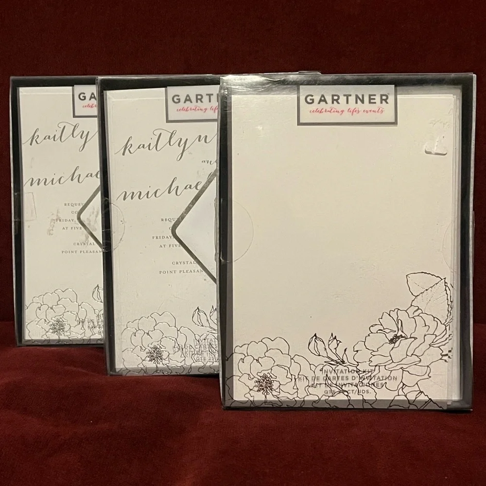 NEW stationary sets 25 cards with silver floral design and envelopes